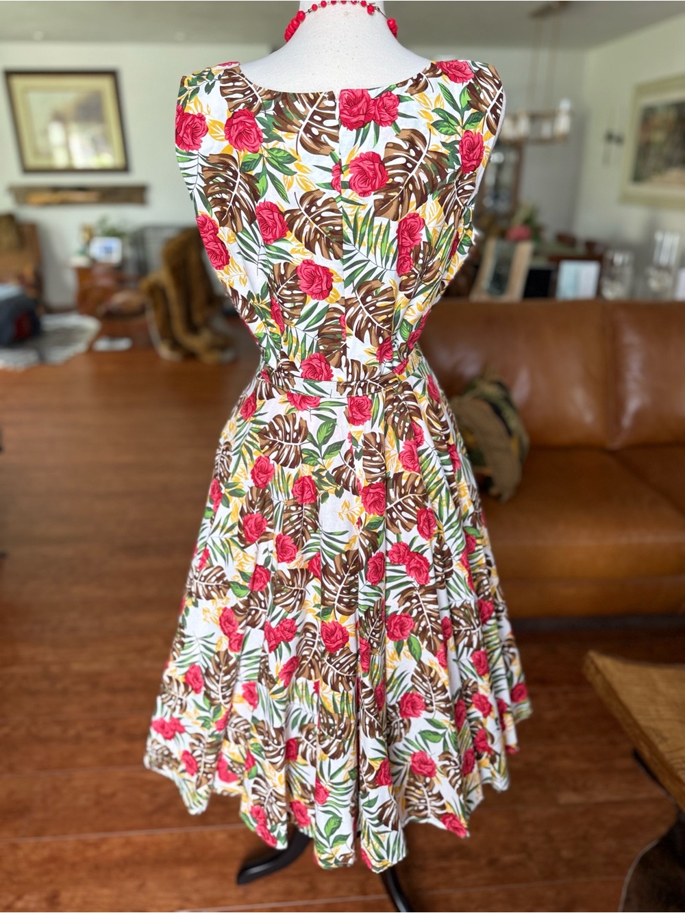🌺 Tropical Floral Fit-and-Flare Retro Hawaiian Pinup Dress - Picture 5 of 16